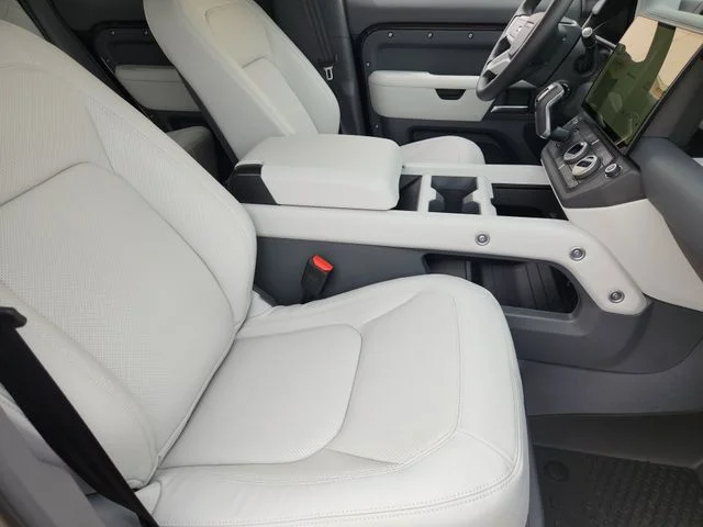2026 Land Rover Defender 110 - Image 10