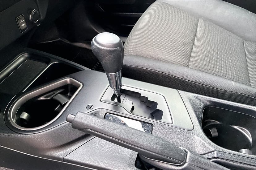 2017 Toyota RAV4 - Image 16