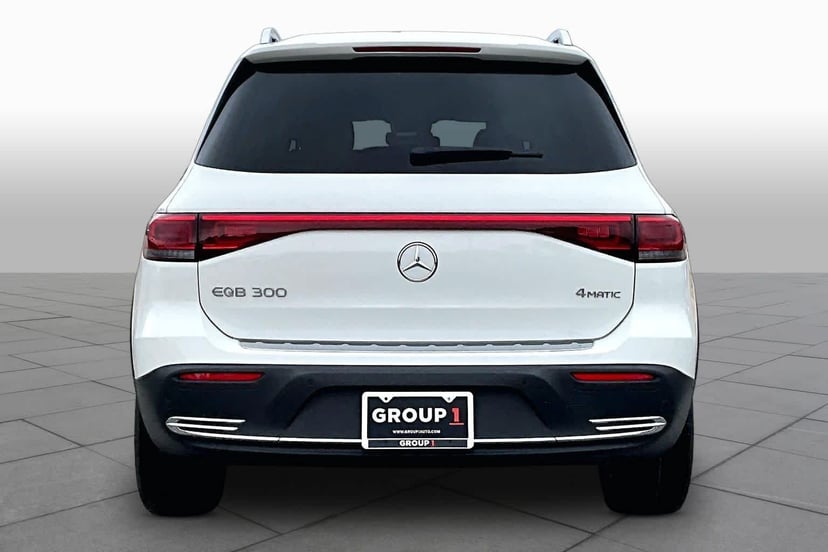 2023 Mercedes-Benz EQB 300 - Image 4