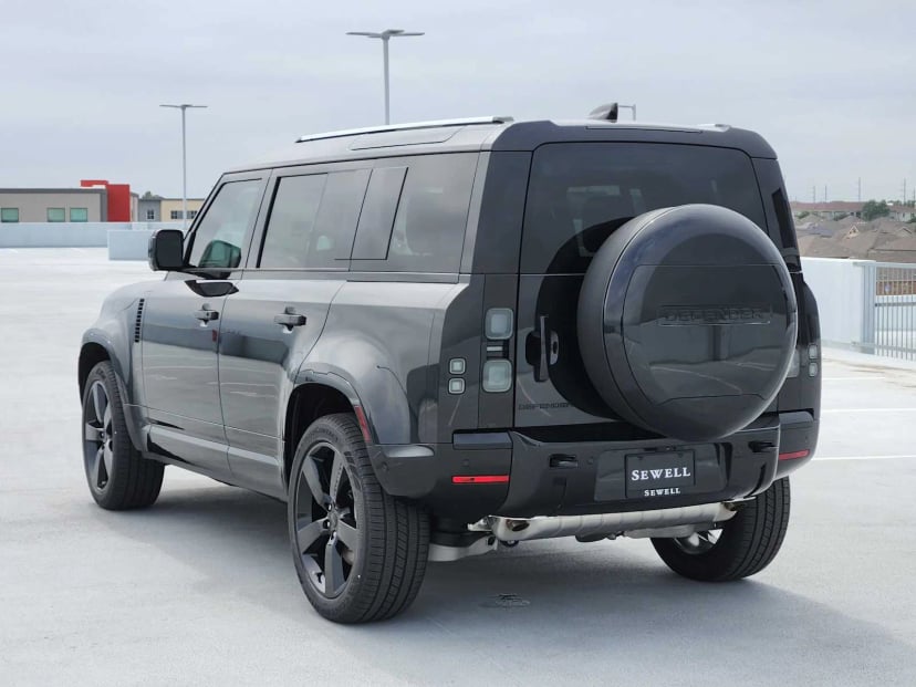 2026 LAND ROVER Defender 110 - Image 5