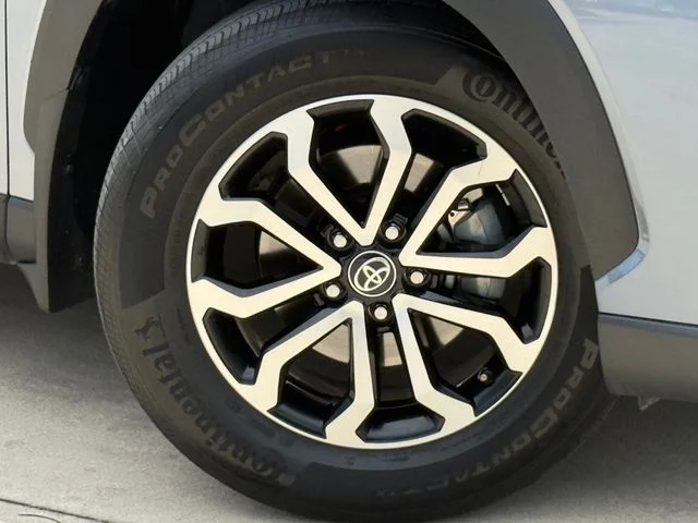 2024 Toyota Corolla Cross - Image 2