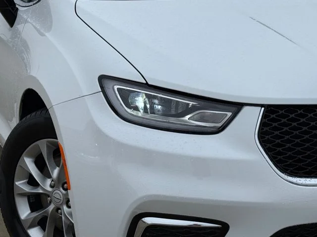 2026 Chrysler Pacifica - Image 3