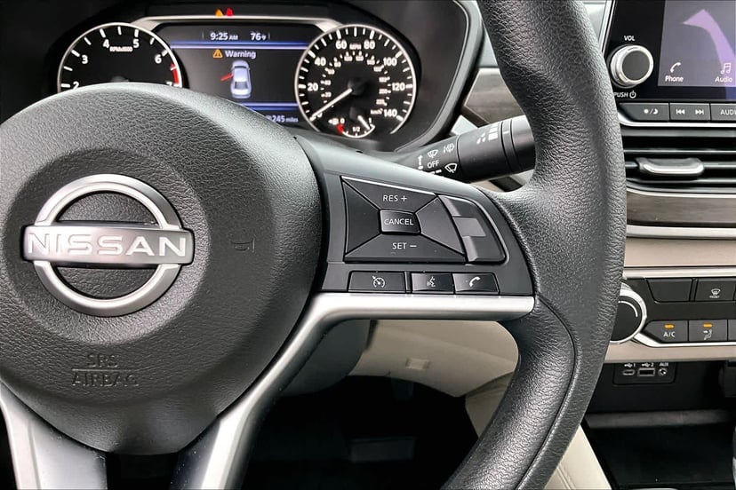2023 Nissan Altima - Image 25