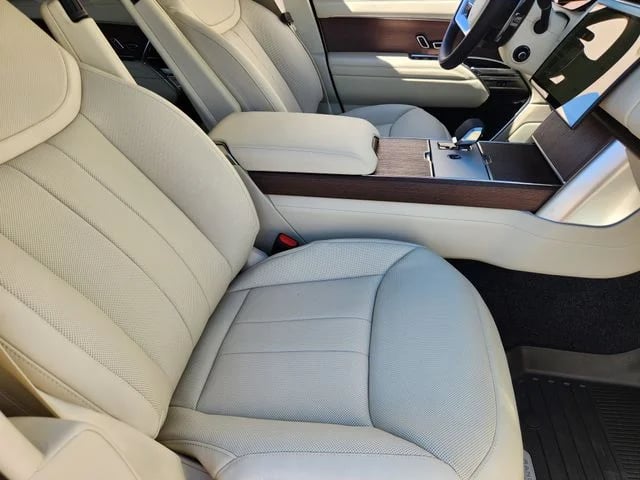 2026 Land Rover Range Rover - Image 10