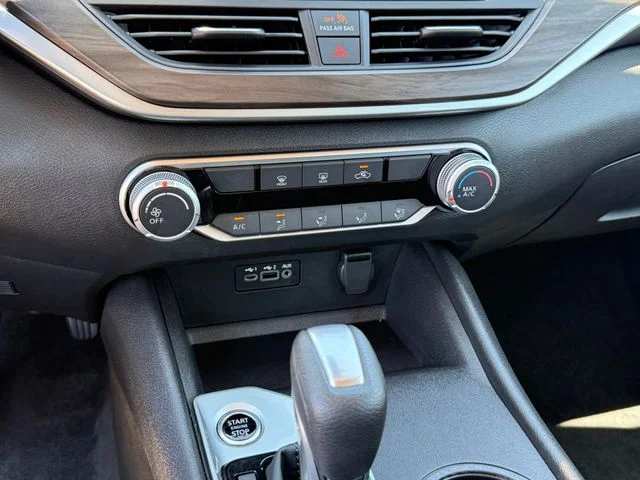 2025 Nissan Altima - Image 17