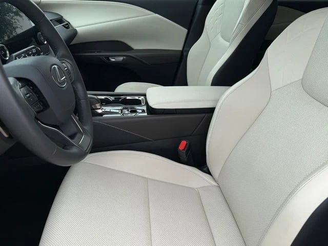 2024 Lexus RX - Image 12