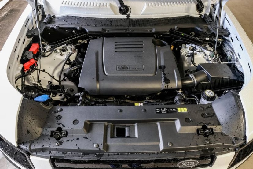 2026 Land Rover Defender 110 - Image 33