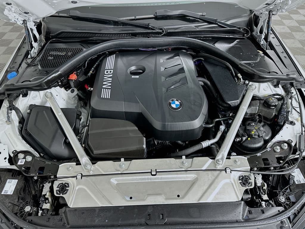 2025 BMW 4 Series - Image 31