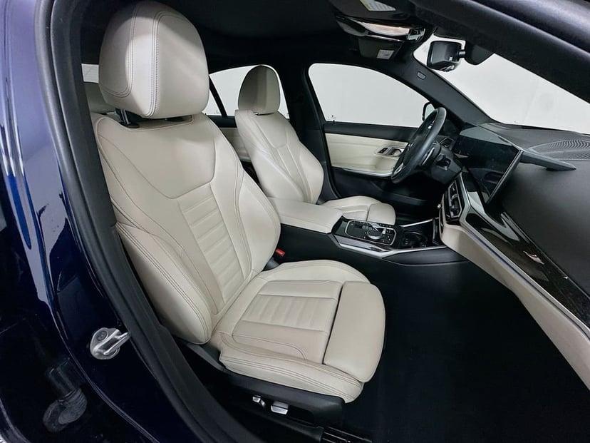 2023 BMW 3 Series - Image 29