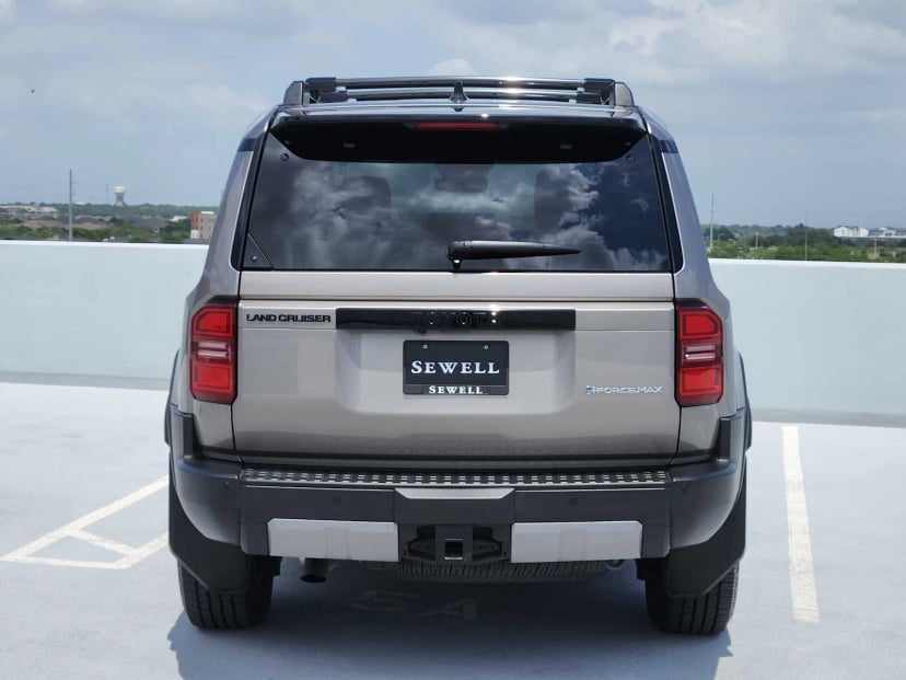 2024 Toyota Land Cruiser - Image 6