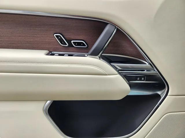 2026 Land Rover Range Rover - Image 21