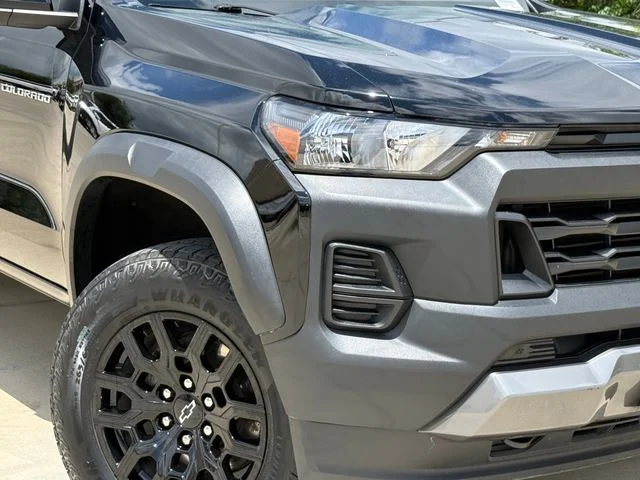 2024 Chevrolet Colorado - Image 3