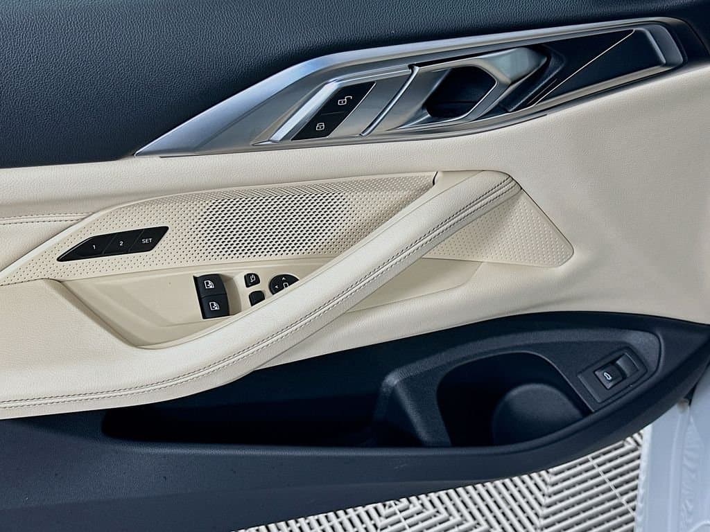 2025 BMW 4 Series - Image 18