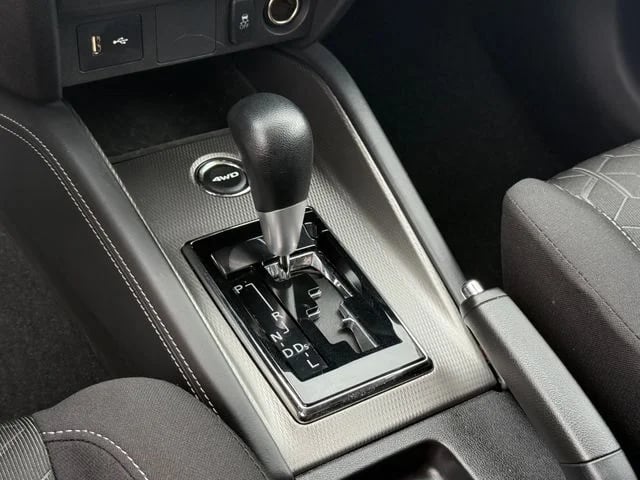 2025 Mitsubishi Outlander Sport - Image 17