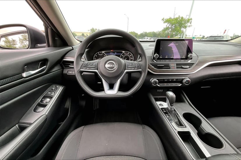 2025 Nissan Altima - Image 6
