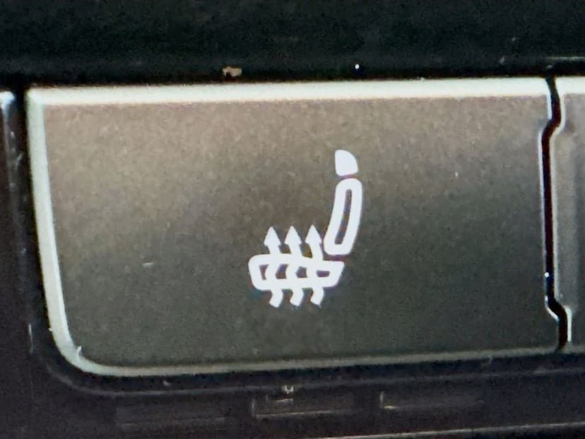 2017 Volkswagen Passat - Image 24