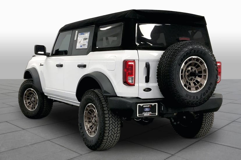 2026 Ford Bronco - Image 11