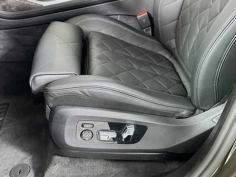 2025 BMW X7 - Image 20