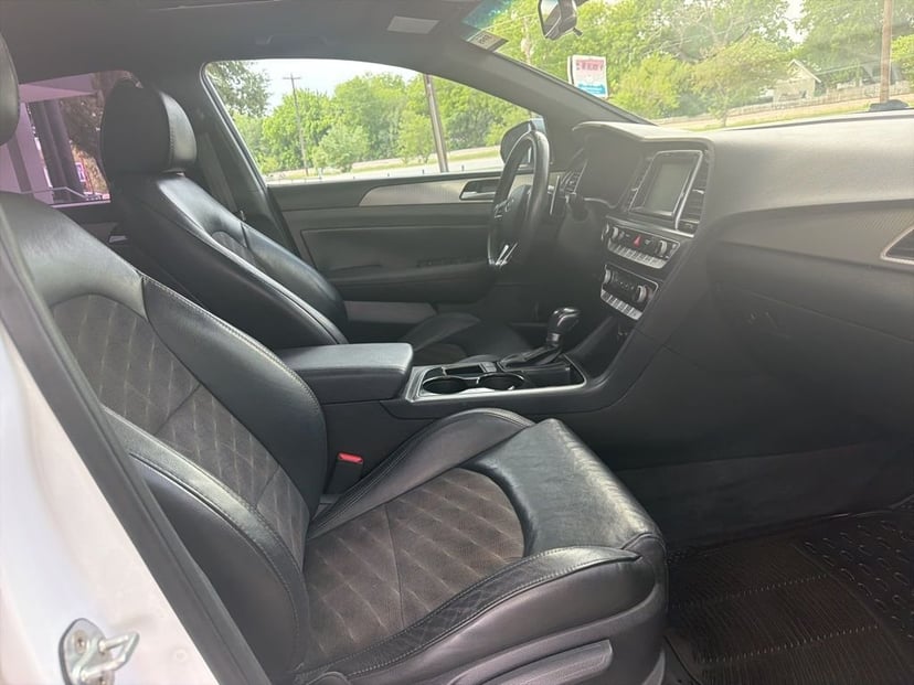 2018 Hyundai Sonata - Image 22