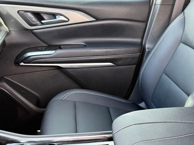 2025 Chevrolet Traverse - Image 11