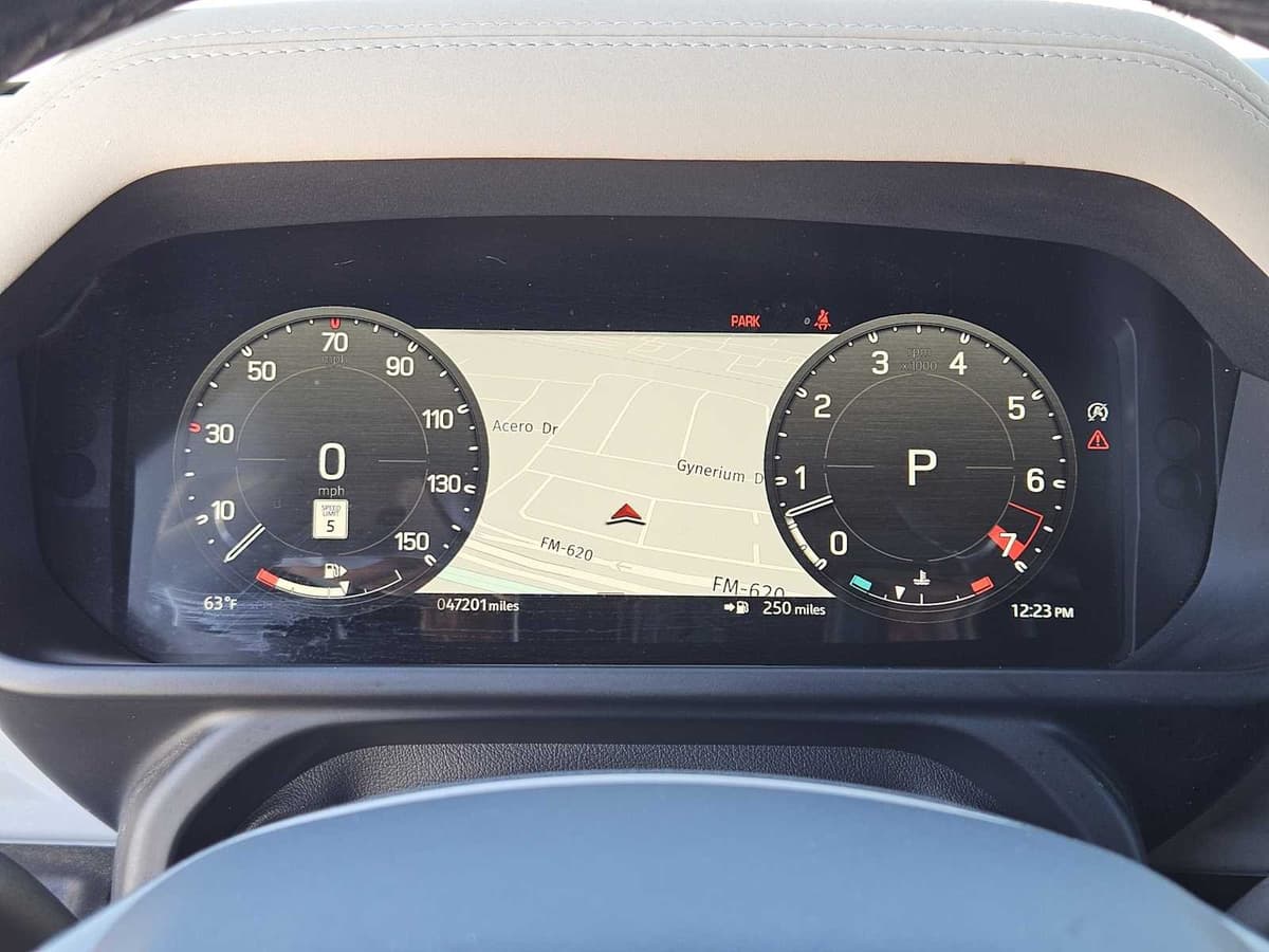 2023 Land Rover Defender - Image 14
