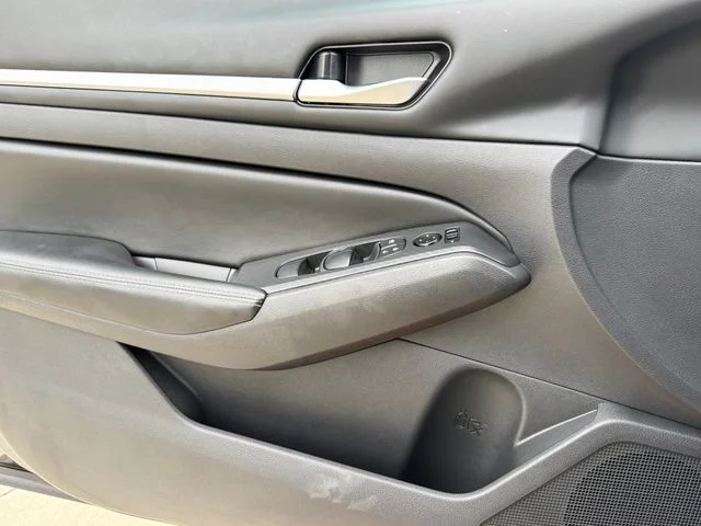 2022 Nissan Altima - Image 19