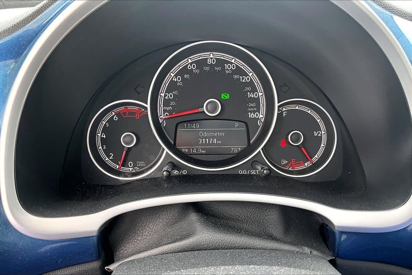 2018 Volkswagen Beetle - Image 24