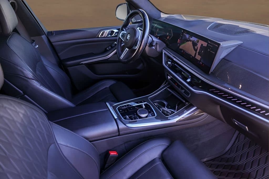 2023 BMW X7 - Image 32