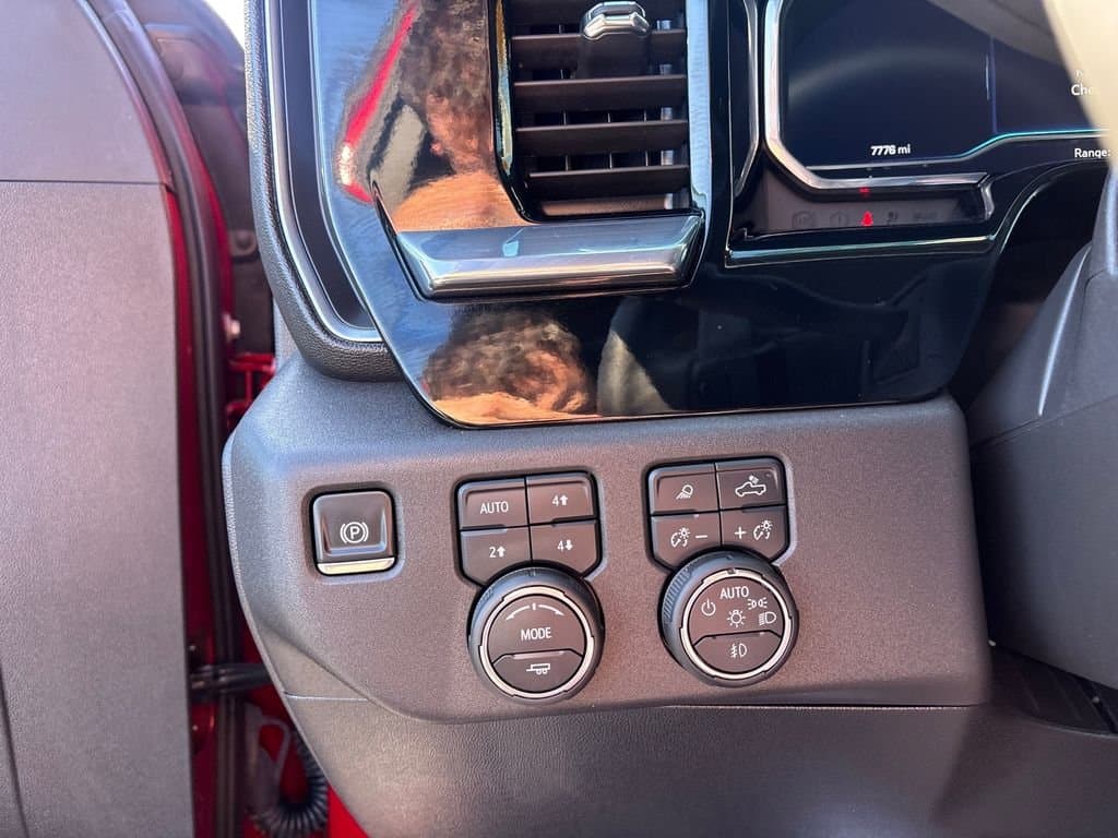 2025 Chevrolet Silverado 1500 - Image 20