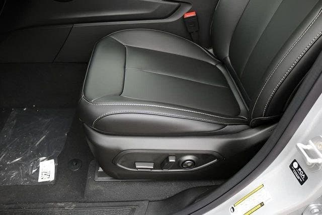 2025 Jeep Grand Cherokee - Image 13