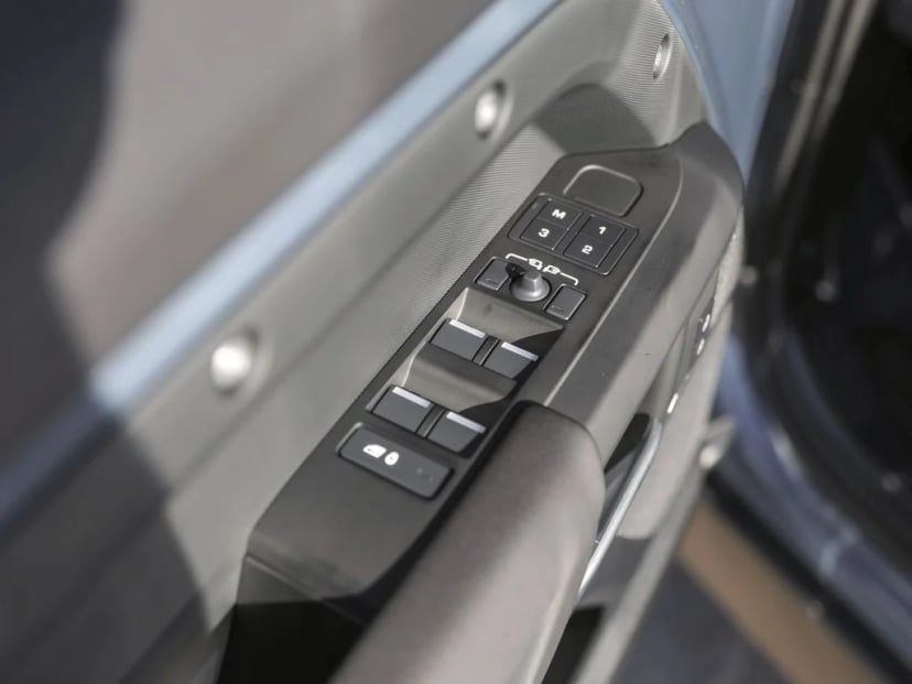 2026 Land Rover Defender 110 - Image 28