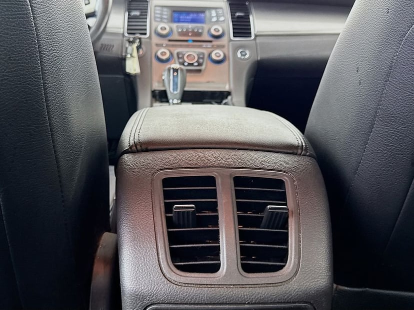 2013 Ford Taurus - Image 29