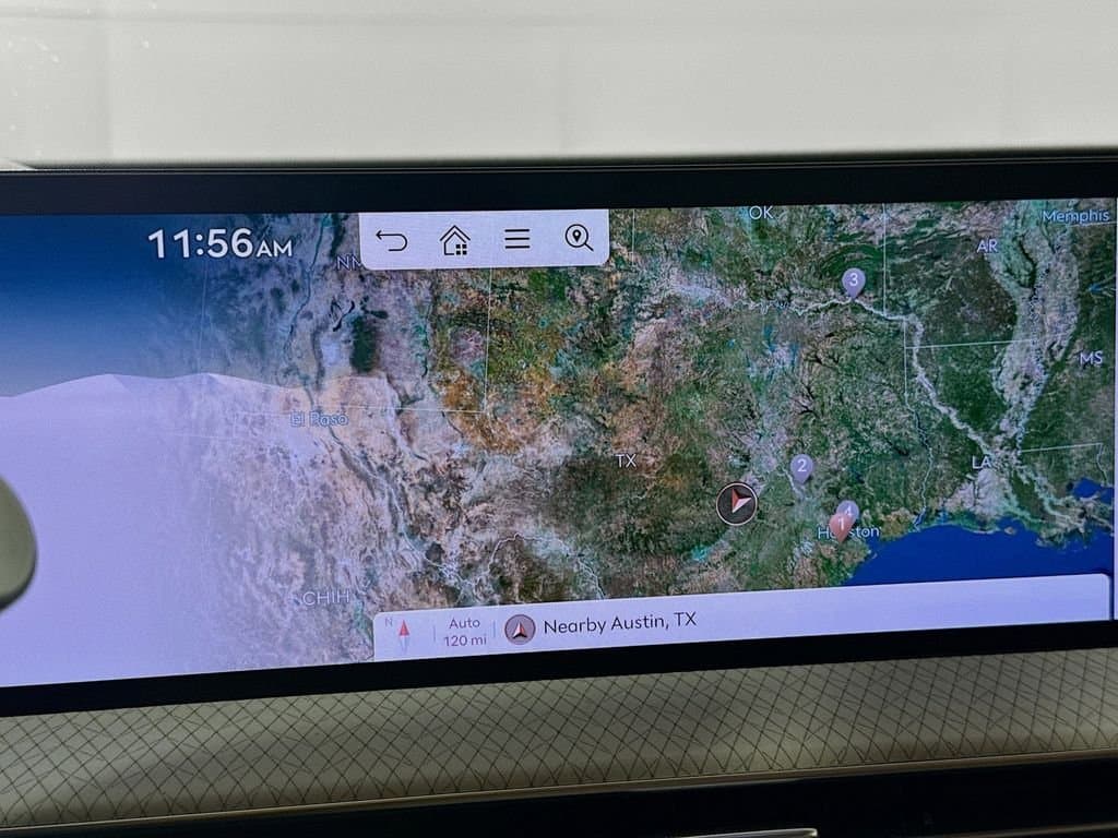 2025 GENESIS GV80 - Image 16