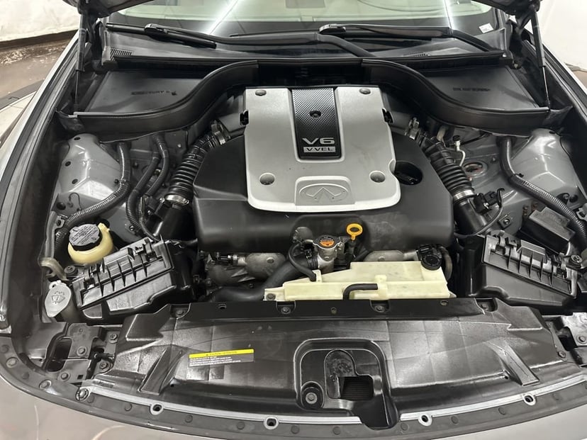 2011 INFINITI G37 - Image 23