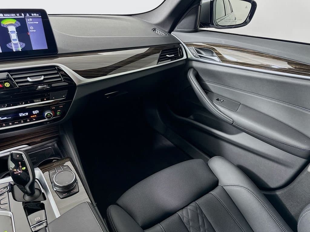 2023 BMW 5 Series - Image 24
