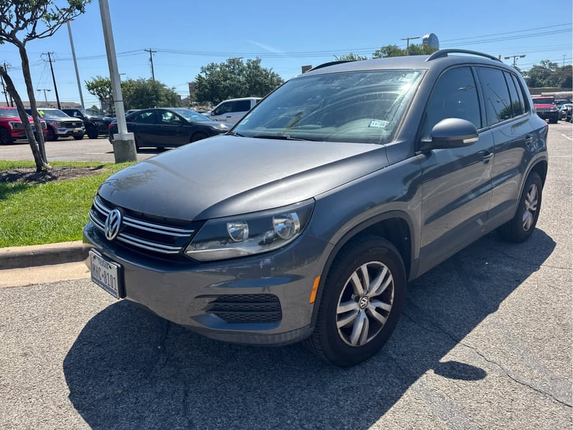 2016 Volkswagen Tiguan - Image 2