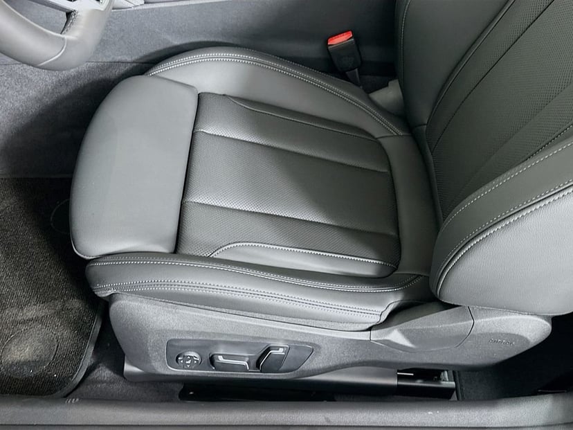 2025 BMW 4 Series - Image 20