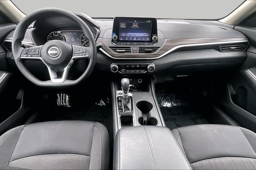 2025 Nissan Altima - Image 15