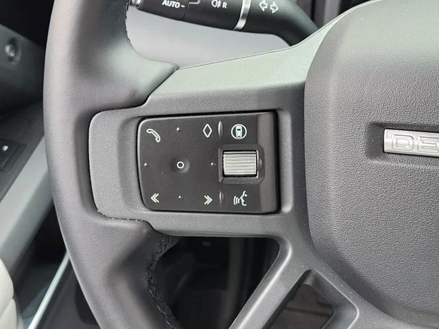 2025 Land Rover Defender 110 - Image 26