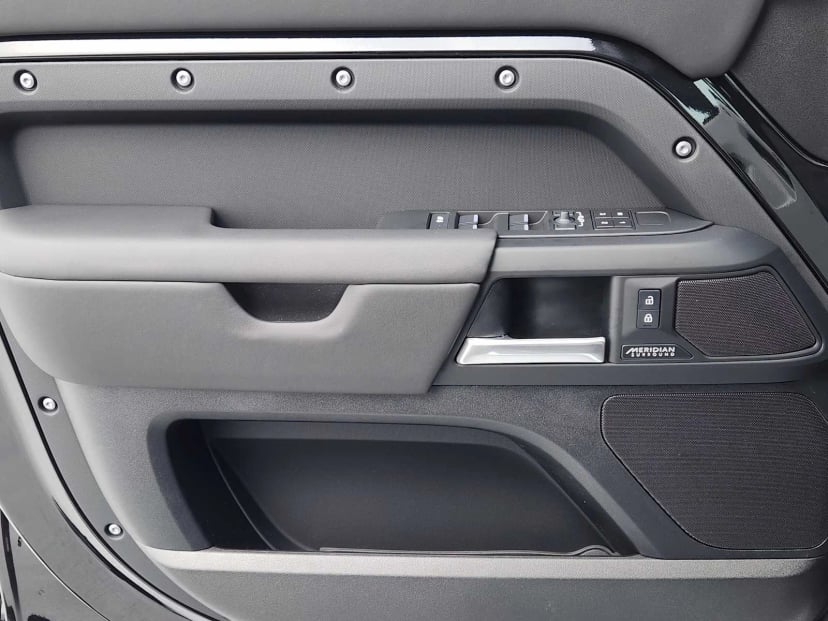 2026 LAND ROVER Defender 110 - Image 22