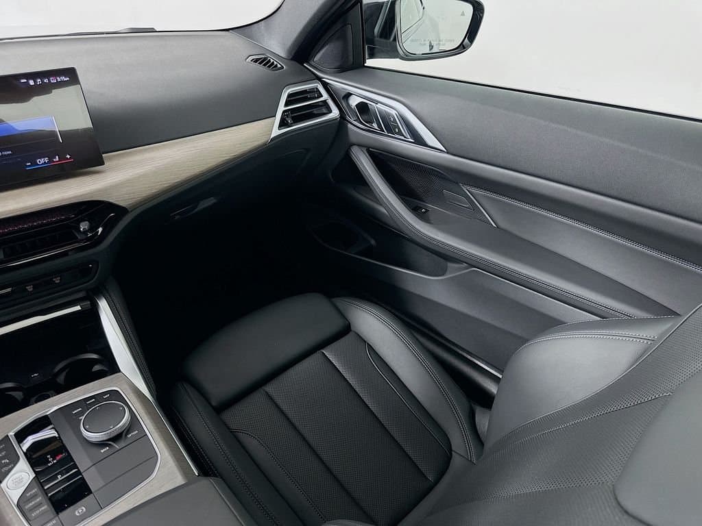 2025 BMW 4 Series - Image 24