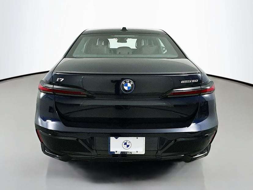 2025 BMW i7 - Image 6
