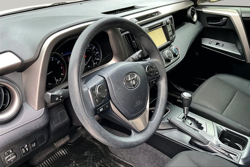 2017 Toyota RAV4 - Image 17