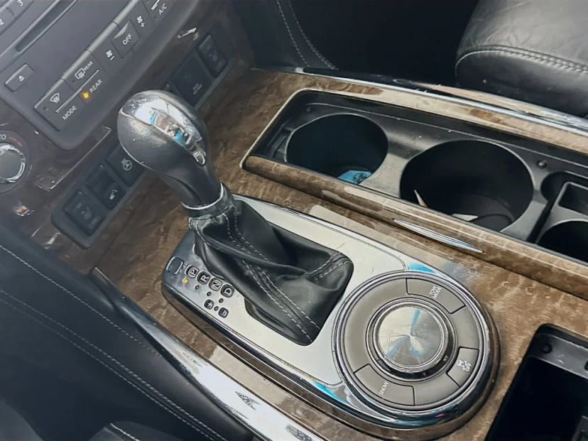 2015 INFINITI QX80 - Image 17