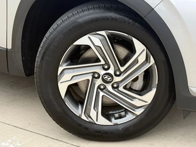 2023 Hyundai Santa Fe - Image 2