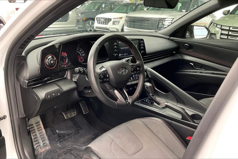 2022 Hyundai Elantra - Image 18