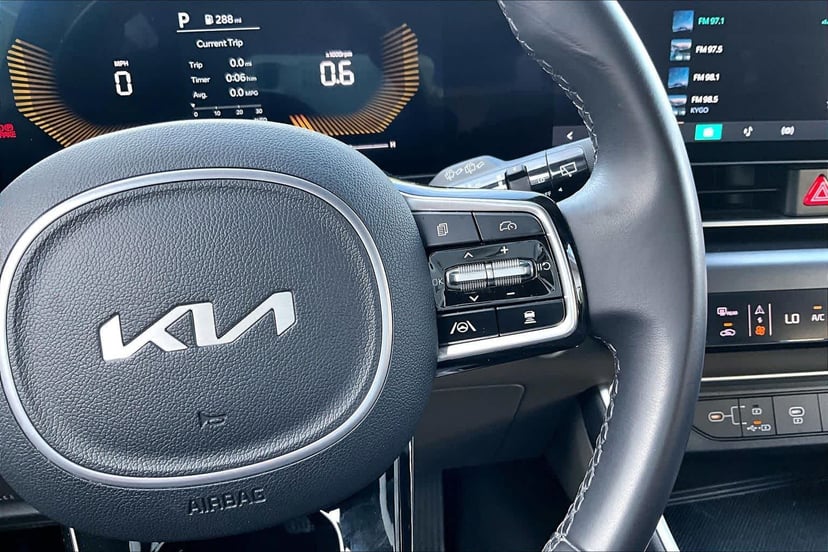 2025 Kia Carnival - Image 24