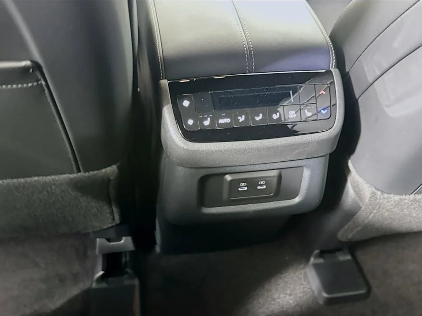 2027 INFINITI QX60 - Image 30