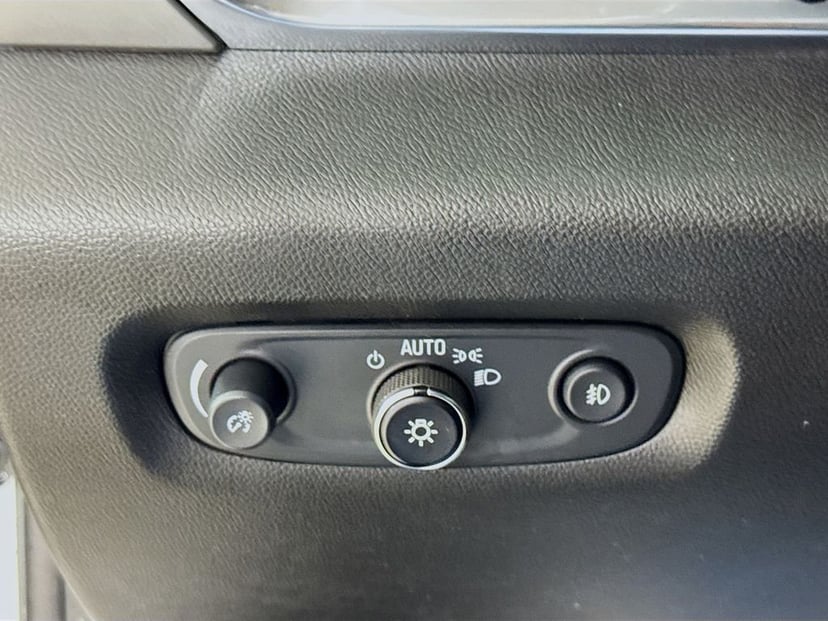 2020 Chevrolet Traverse - Image 11