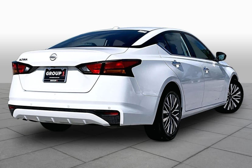 2025 Nissan Altima - Image 13